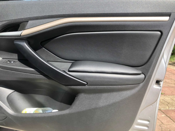 Как снять заднюю или переднюю дверь (обшивку) на Лада Веста