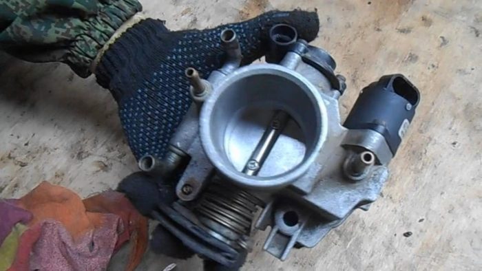 Признаки неисправности датчика дроссельной заслонки, примеры на конкретных автомобилях