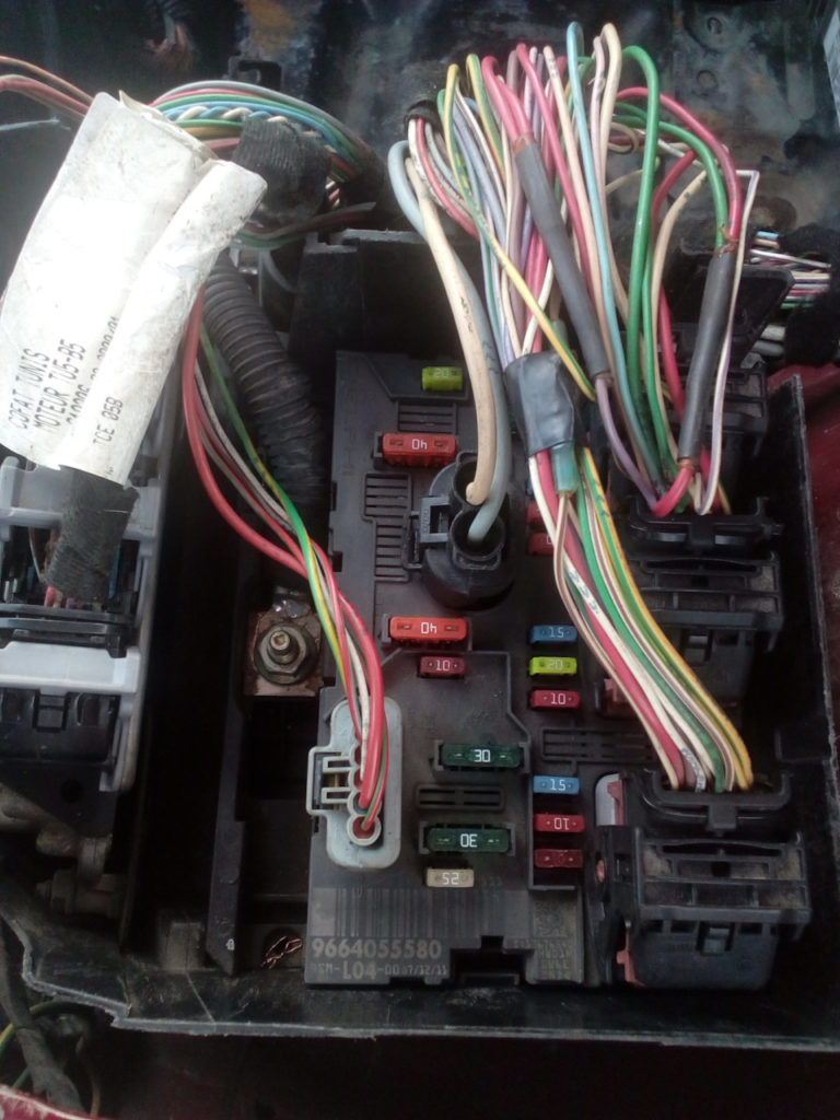 Почему Peugeot 307 не заводится и стартер не крутит: Реле стартера и замена стартера в Peugeot 307